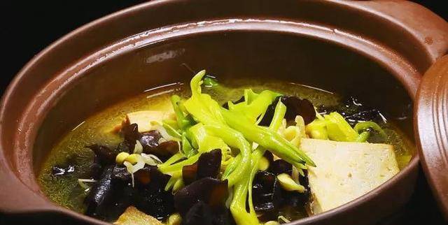 豆腐木耳蘑菇汤，一碗温暖身心的素食佳肴