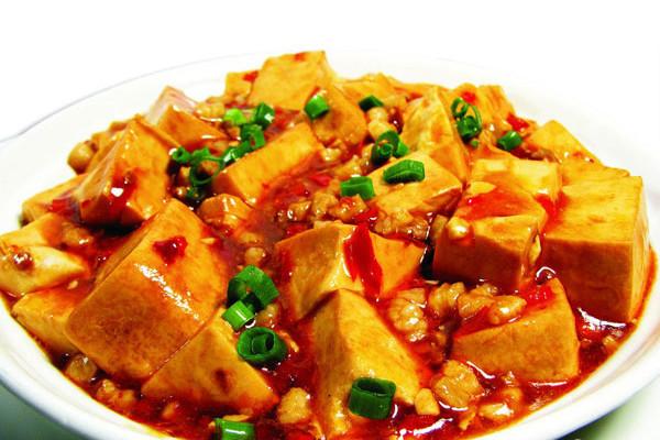 家常美食，猪肉炒豆腐片的魅力与做法解析
