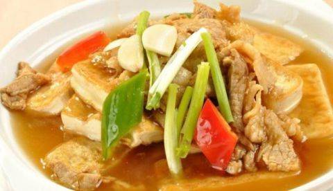 土豆尖椒粉条豆腐，家常美食的绝妙搭配