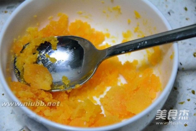 蛋黄煮豆腐，家常美食中的营养宝藏
