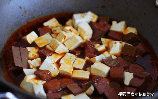 家常豆腐猪血汤，温暖心灵的滋补佳品