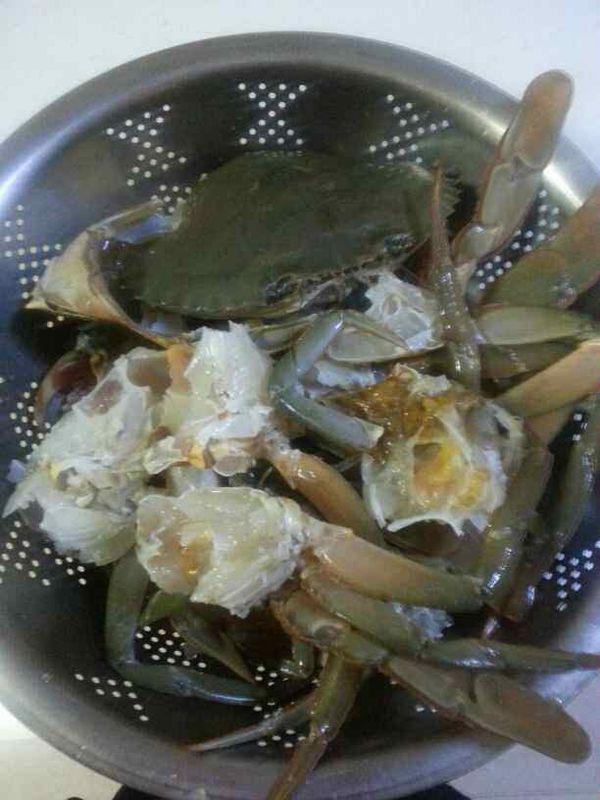 螃蟹烧豆腐丝瓜的做法