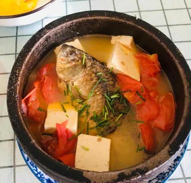 鱼炖豆腐不辣——滋补养生的家常美食