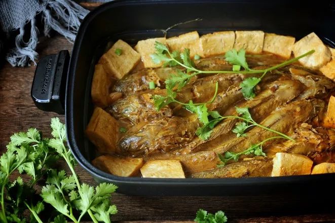 鱼炖豆腐不辣——滋补养生的家常美食