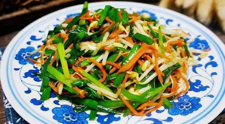 豆腐炒韭菜，家常美食的鲜美搭配与营养奥秘