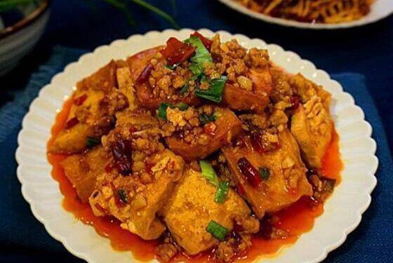 家常美味，蒸豆腐泡肉，营养又解馋的美食制作攻略