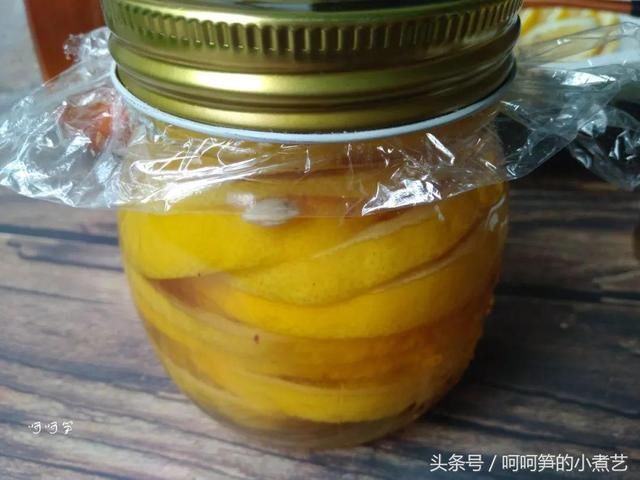 清新饮品DIY，自制新鲜柠檬蜂蜜水的秘诀与益处