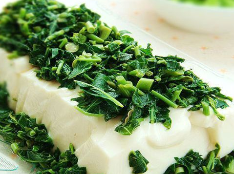 春季美食佳选，香椿豆腐的美味与营养揭秘