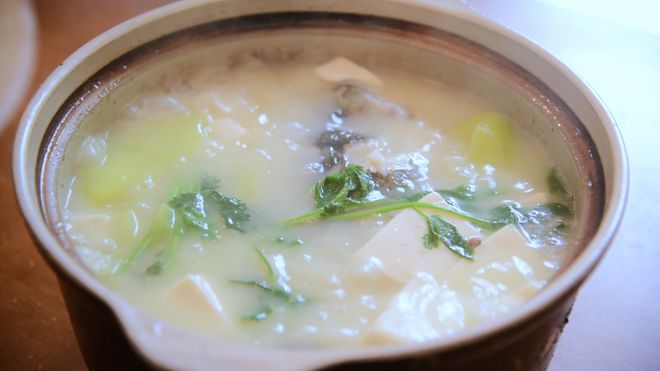 金汤豆腐黄骨鱼汤，鲜美滋补的家居美食