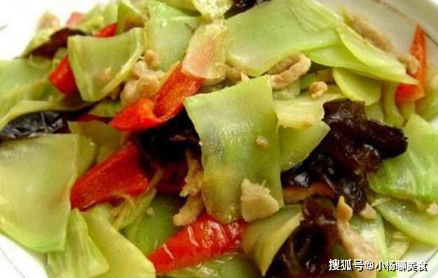 莴笋炒黑豆腐，营养美味，家常佳肴新选择