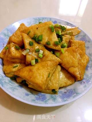 蚝油豆腐大葱，家常美食的鲜美奥秘