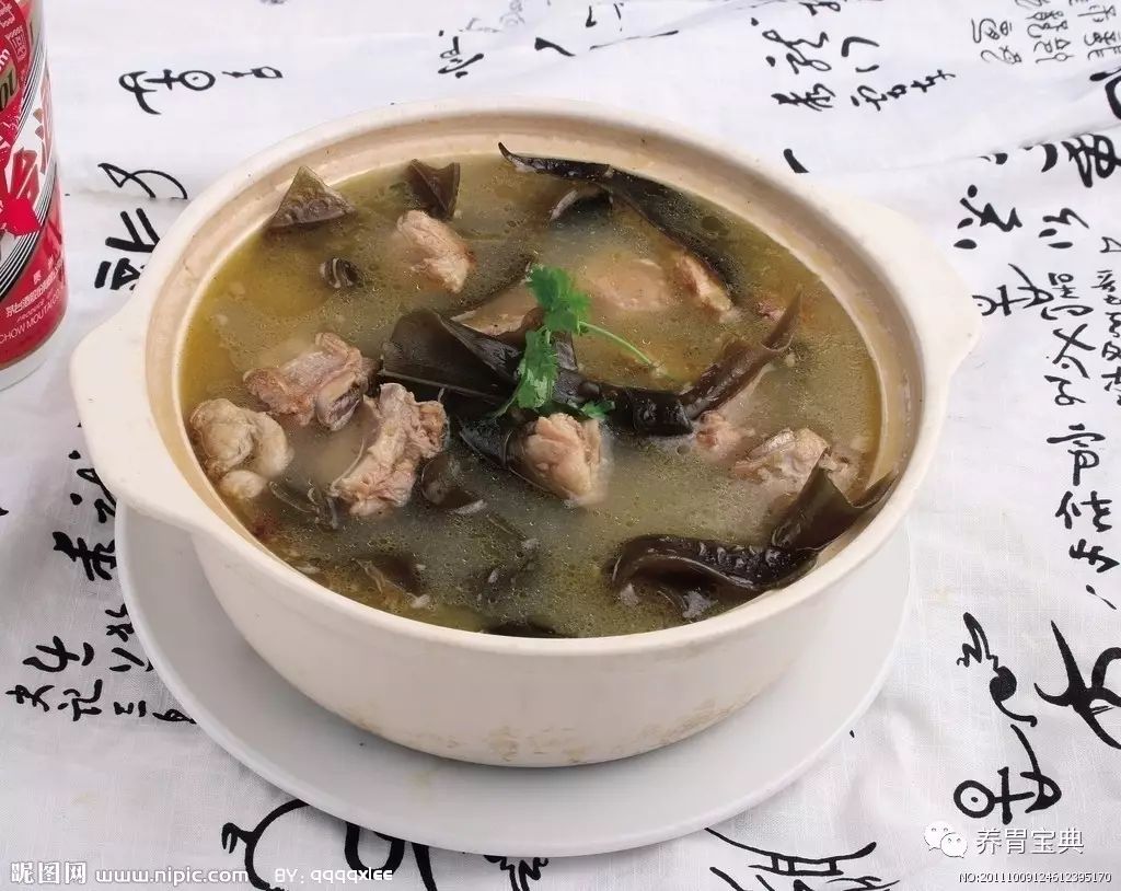 海带南瓜排骨汤，滋养身心的一碗温润汤品