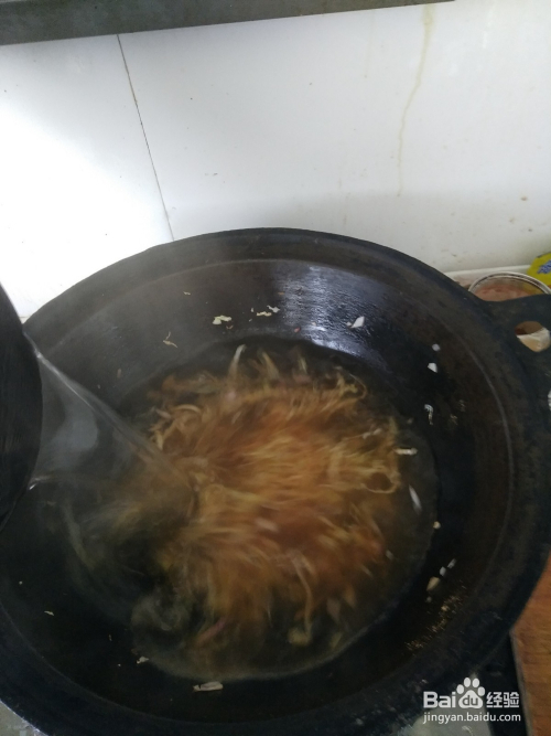 鸭蛋面条汤的做法