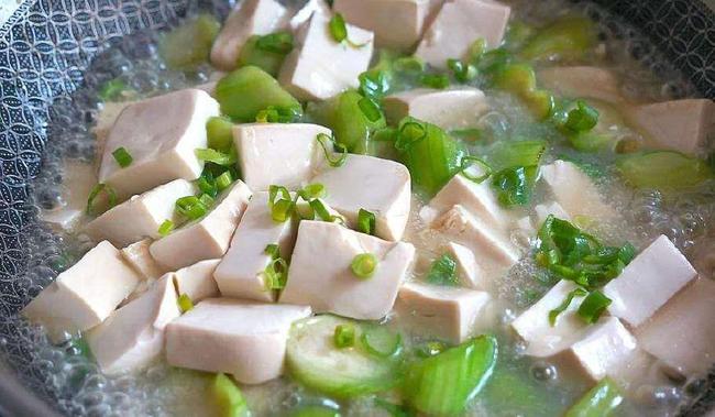 清炖豆腐大骨汤，滋补养生的美味佳肴