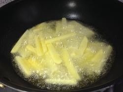冻鱼炖土豆的家常做法