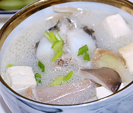 罗非鱼豆腐香菇炖汤，滋补养生的一道佳肴