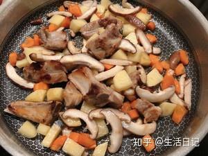 土豆电饭煲炖排骨的做法