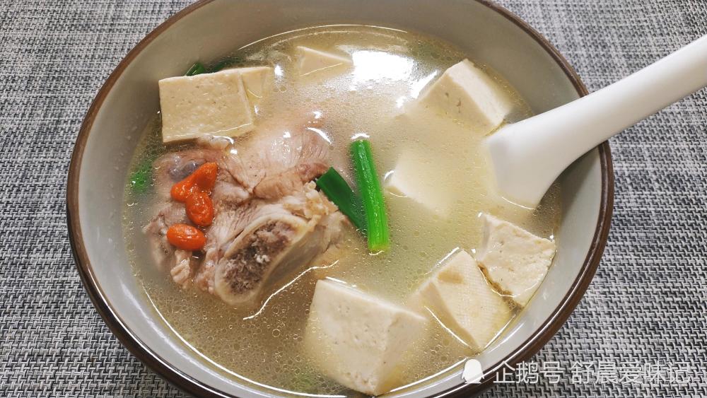 清炖豆腐炖肉，家常美食中的营养盛宴
