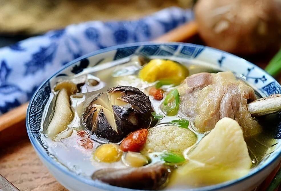 笋干豆腐烧鱼汤，鲜美滋补的家常美味