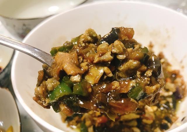 蘑菇豆腐茄子，一道营养满分的家常美食制作指南