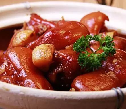 干豆腐煮猪脚，滋养筋骨的美味佳肴