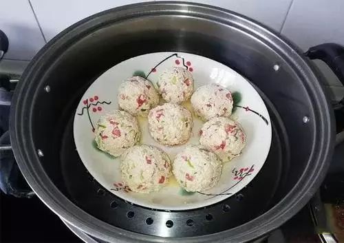 婴儿营养食谱，清蒸豆腐丸子的制作与功效解析