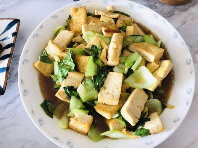 肉丝鸡蛋豆腐青菜，家常美食的全新搭配，营养又美味