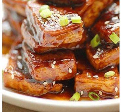 老豆腐扣肉，家常美味，健康营养的完美融合