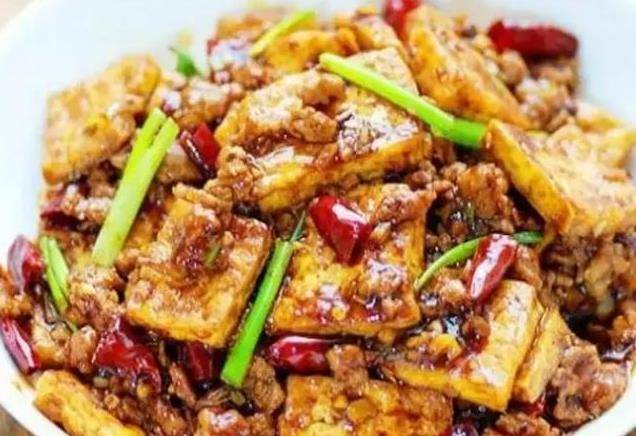 老豆腐扣肉，家常美味，健康营养的完美融合