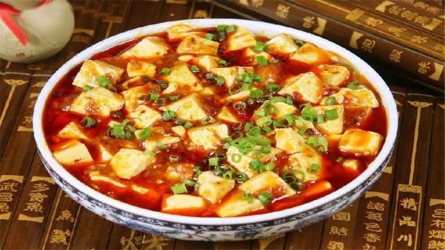 自制辣豆腐火锅底料，解锁麻辣鲜香的家庭盛宴