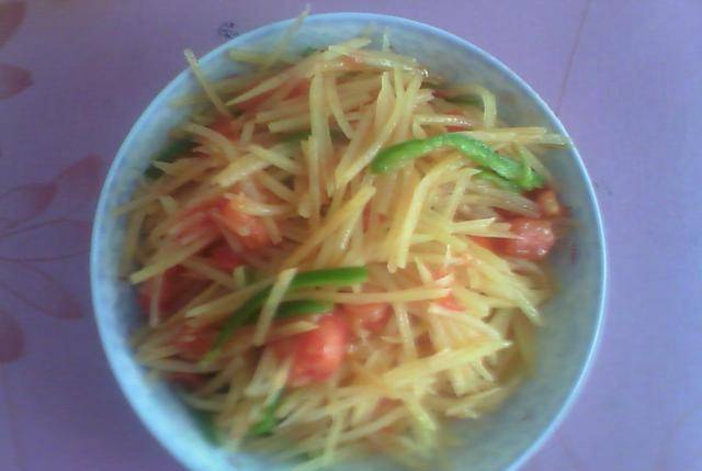 土豆丝窝荷包蛋，家常美食的别样风味