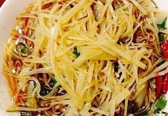 家常泡椒鱿鱼，鲜美口感，家常美食新体验