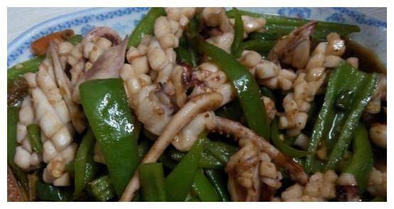 家常泡椒鱿鱼，鲜美口感，家常美食新体验