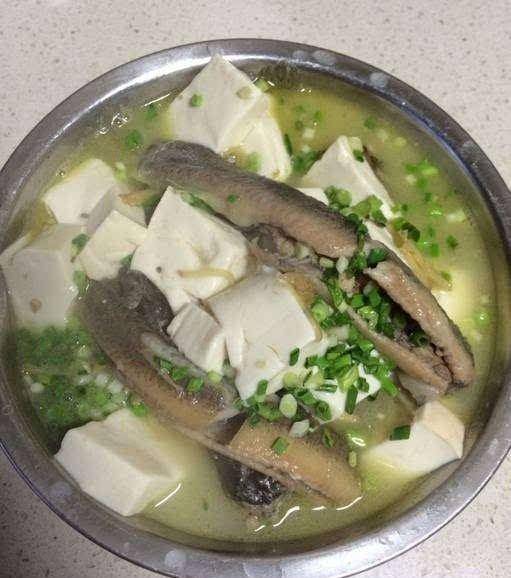 咸燕鱼炖豆腐，鲜美滋味，营养满分的家常佳肴