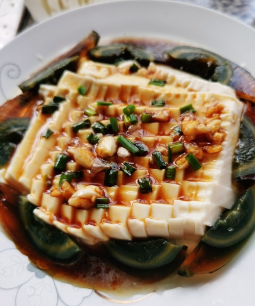 生化蛋拌豆腐，家常美食的鲜美奥秘
