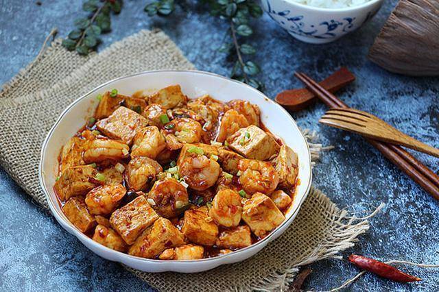 家常美食新尝试，炸小虾仁豆腐鸡蛋，香酥诱人营养满分