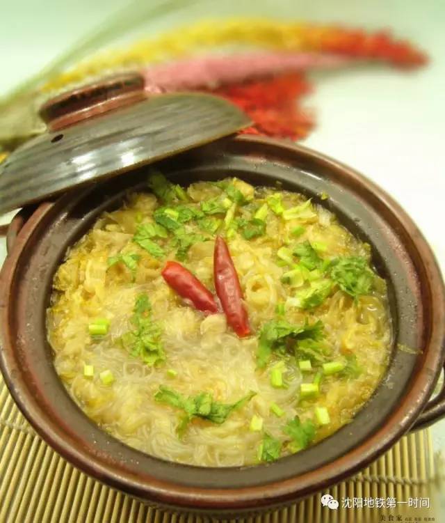 沙锅酸菜炖豆腐，温暖心灵的美味佳肴