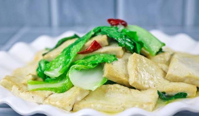青菜烧豆腐，儿童营养美食的简单做法与益处解析