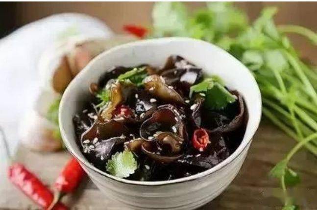 豆腐皮青菜木耳汤，一道简单的家常养生美食