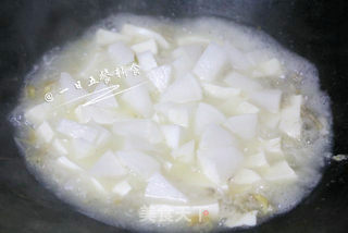 宝宝营养辅食，豆腐蘑菇汤的制作与功效解析