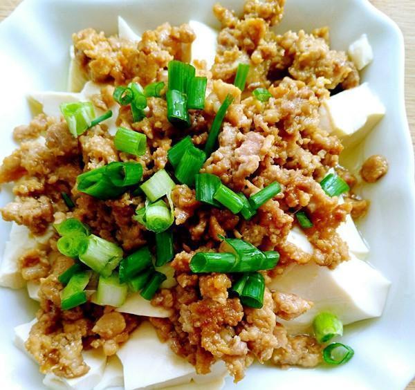 家常美味，韭菜肉末豆腐酿汤的制作秘诀