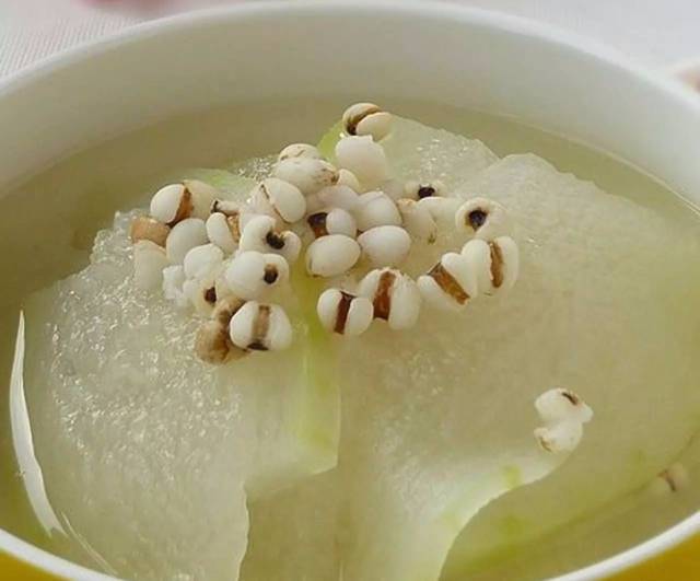家常豆腐蘑菇肉汤，暖身养颜的美食佳品