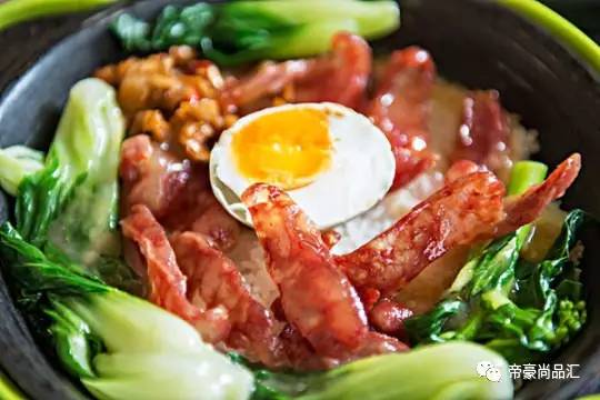 老豆腐咸蛋，家常美食的绝妙搭配，营养与美味的双重享受
