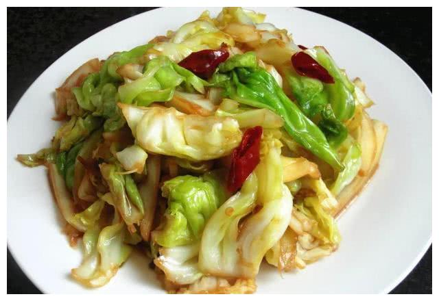 家常焖包菜，简单易做，美味营养的餐桌佳肴
