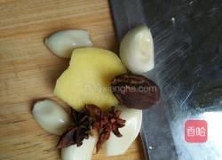 排骨草果小茴香汤的做法