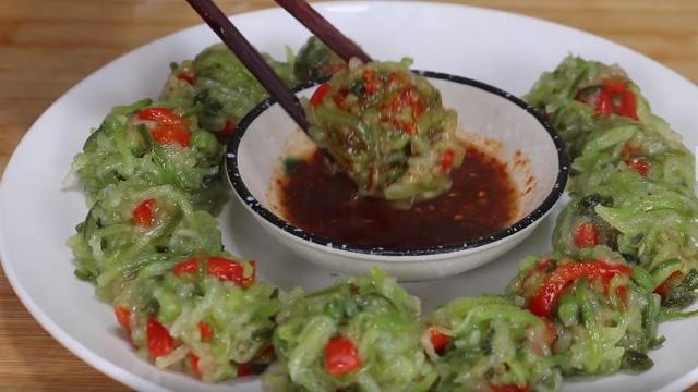 家常美食，萝卜豆腐辣椒圆子，鲜美可口又营养均衡