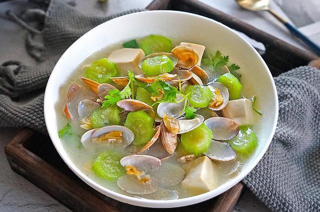 家常美味，咸菜豆腐香菇汤的制作秘诀与养生功效