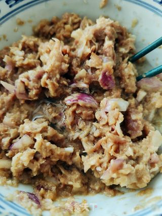家常美食新尝试——牛肉洋葱馅儿饼的制作详解