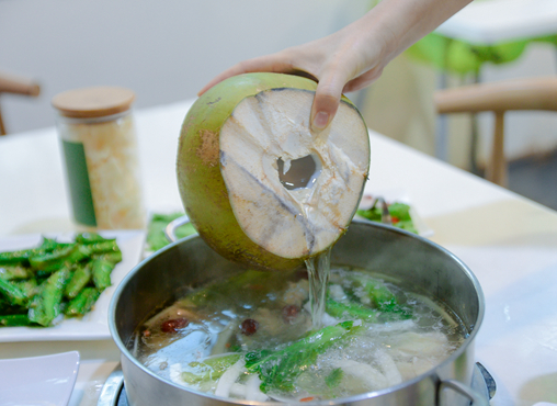 雨滴中的美味秘密，雨水豆腐制作全过程解析