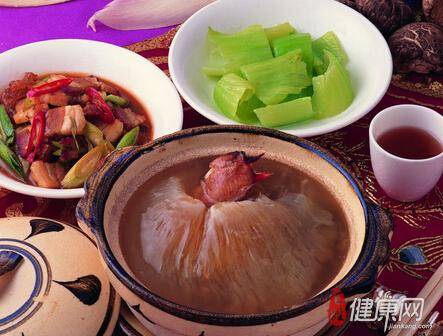 驴套肠炖豆腐，传统美食的现代演绎，滋补养生的佳肴